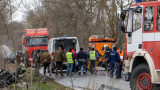 Тир и кола се помляха на пътя Кюстендил-София, пожарникари вадиха туркиня от ламарините 