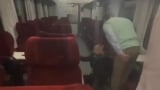 БРУТАЛНО ВИДЕО 18+: Кондуктор направи забележка на пътник в бързия влак за Курило, последва нещо страшно 