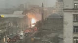 Инфарктно! Огнен ад в сърцето на София, гори сграда срещу джамията, а Халите... ВИДЕО