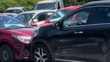Шокиращ екшън между жени с лъскави коли пред столичен мол ВИДЕО 