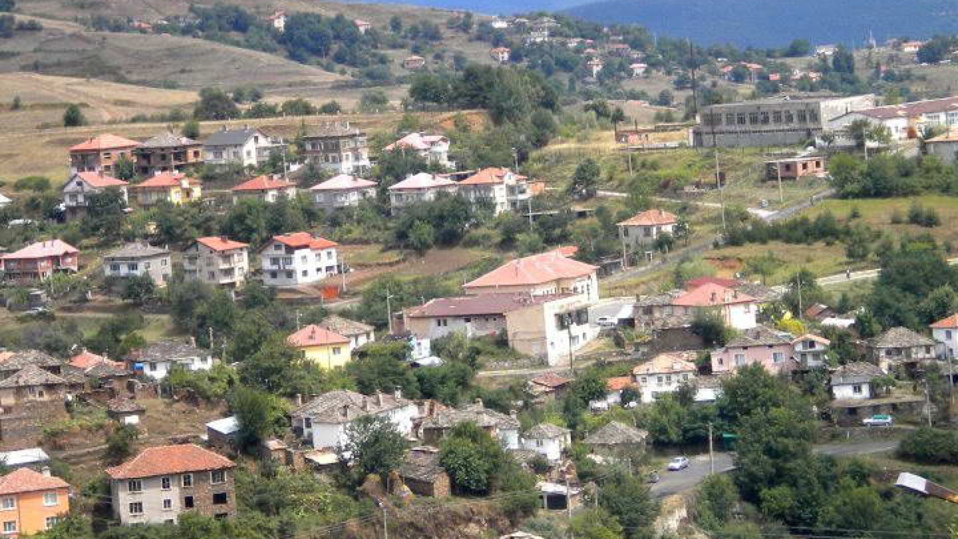 Цените на село удариха в земята тези в София, квадратът вече върви по...