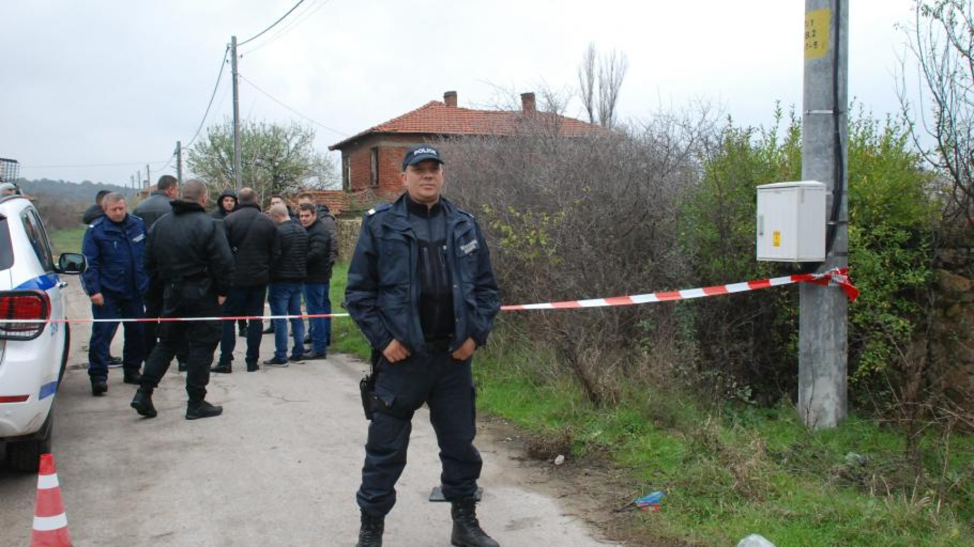 Врачанско село почерня от ченгета, търсят под дърво и камък...