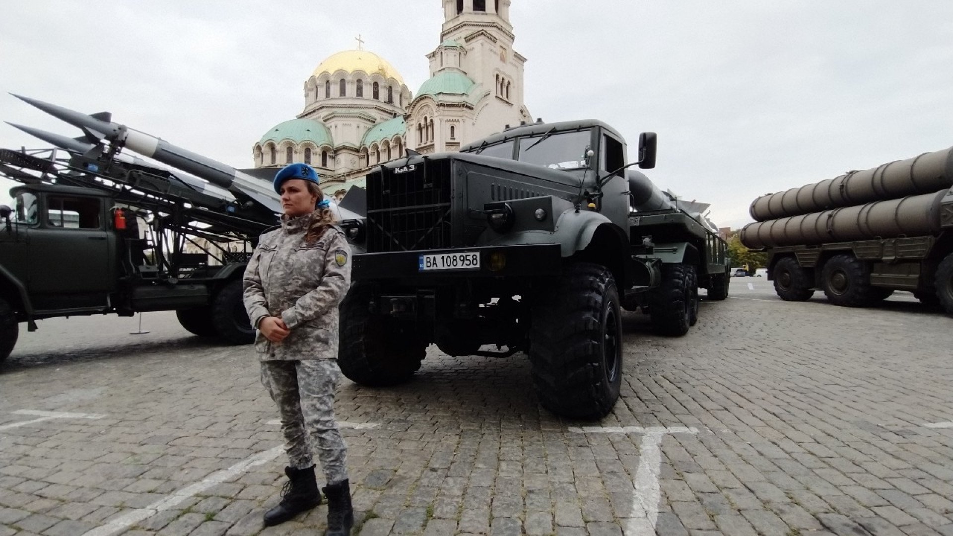 Военна техника потегля по пътищата на България