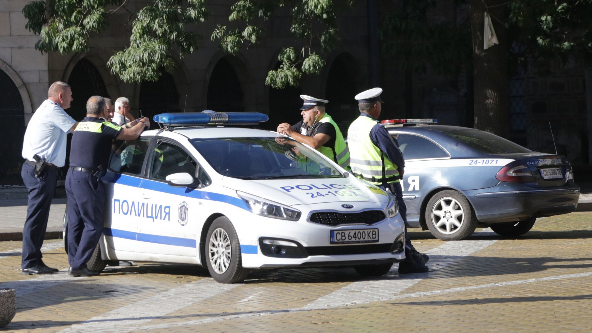 Хиляди полицаи окупират пътищата за празниците, започват нощни акции