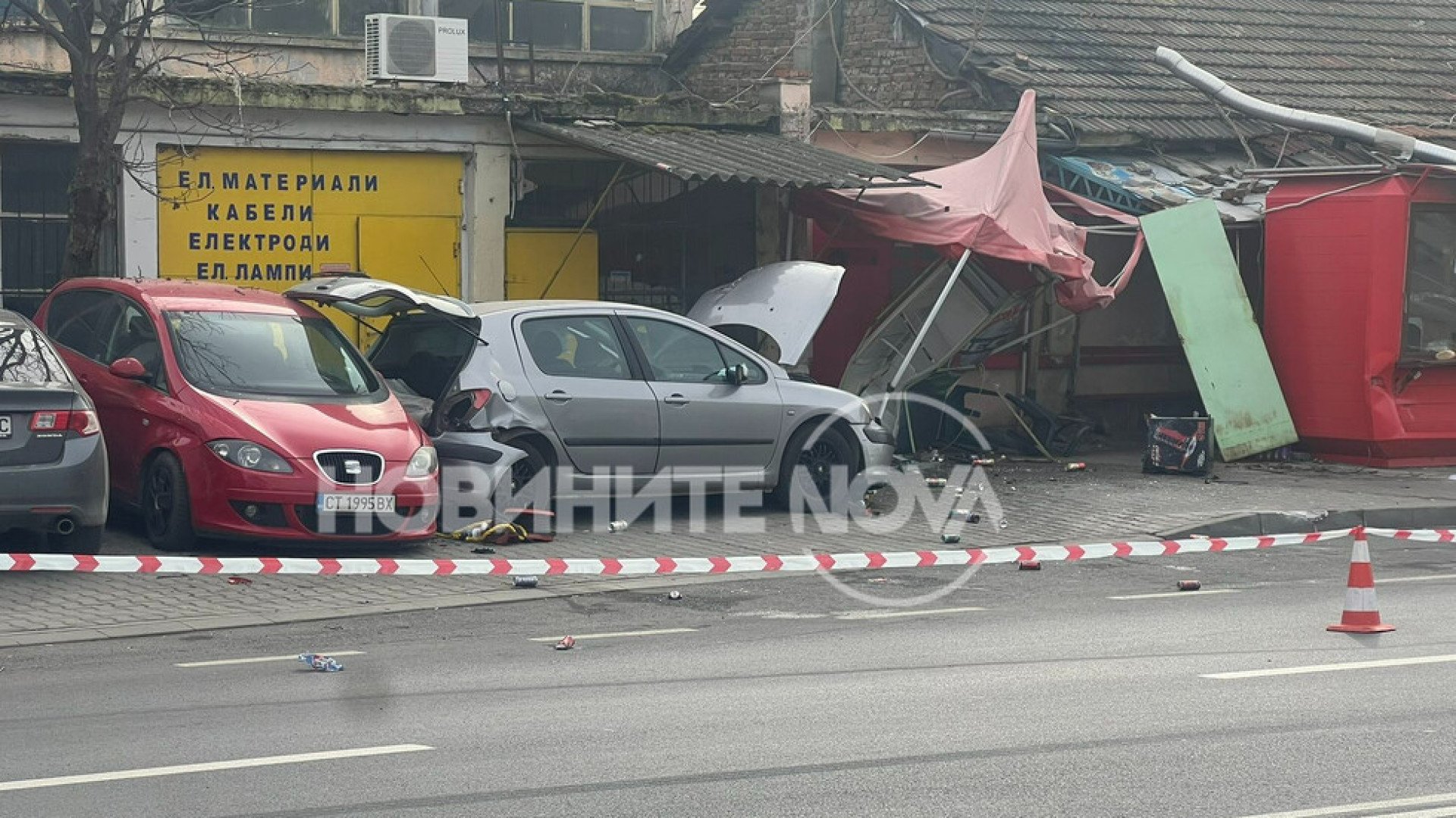 Жестоко меле в Стара Загора: Хвърчат линейки и пожарна СНИМКИ