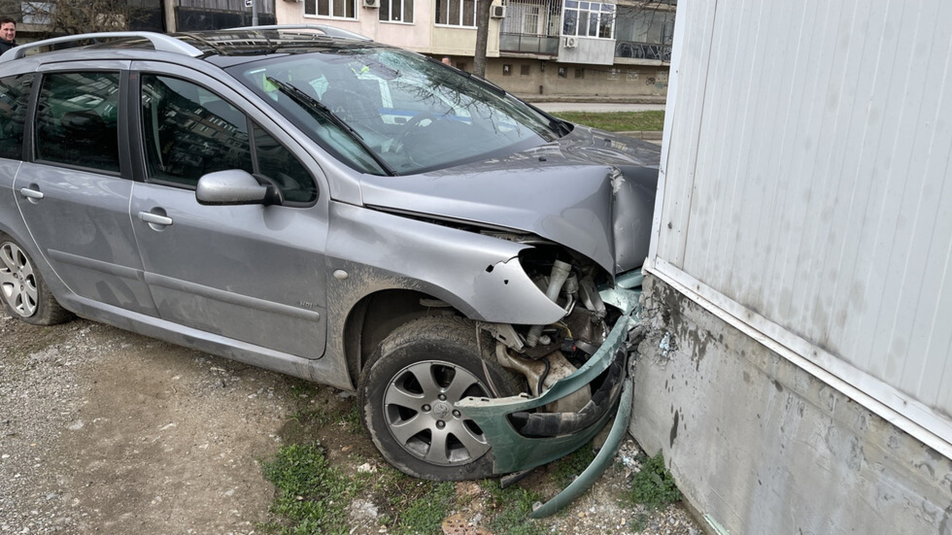 Невиждан екшън в Горна Оряховица, окървавените виновници избягаха СНИМКИ