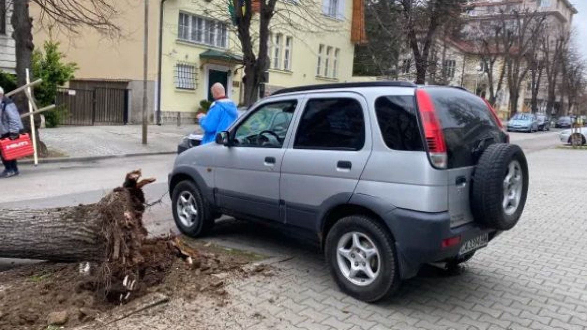 Кошмарен инцидент на пъпа на София СНИМКИ 