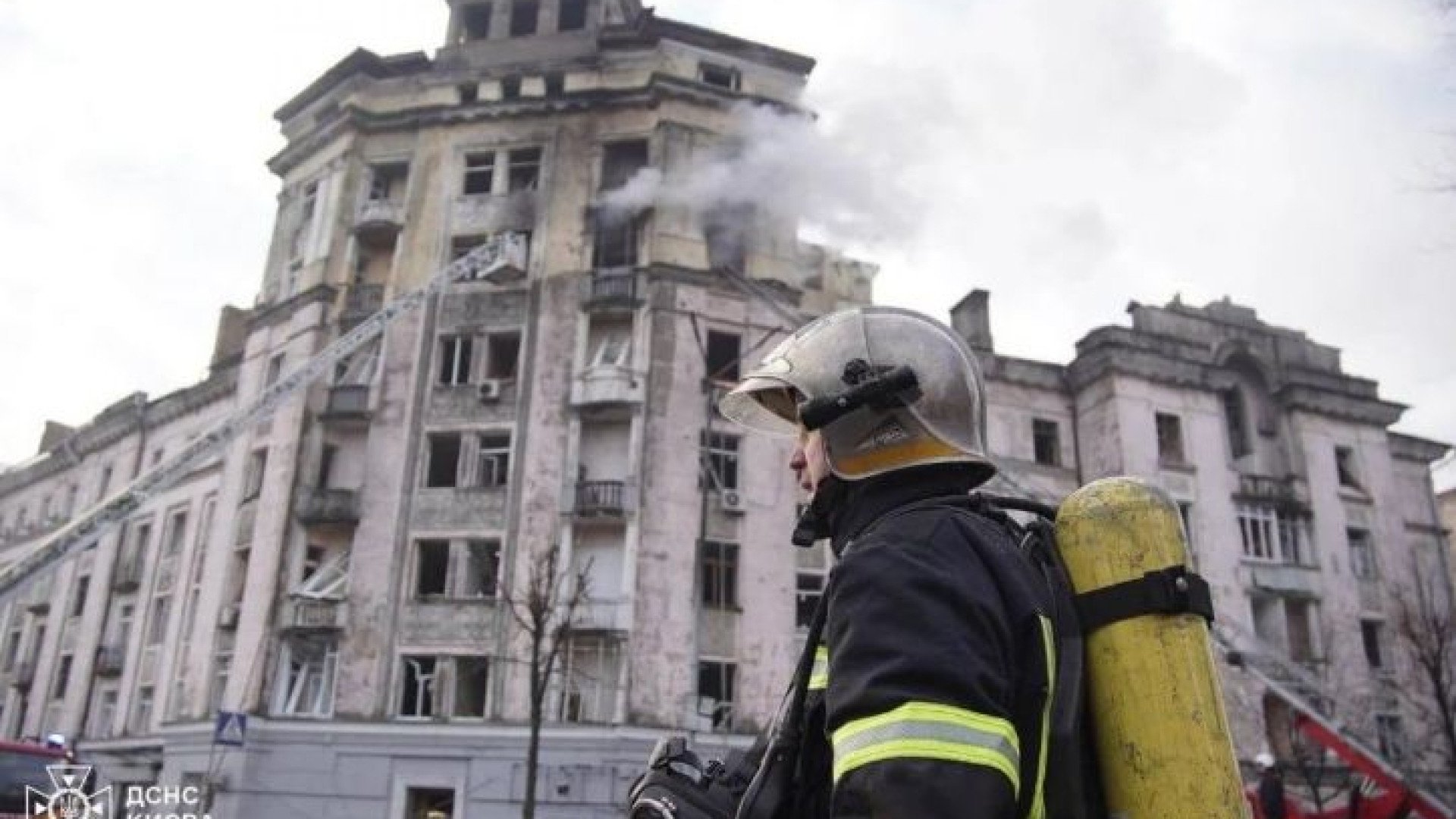 Мощен обстрел по Киев в час пик, поразено е училище