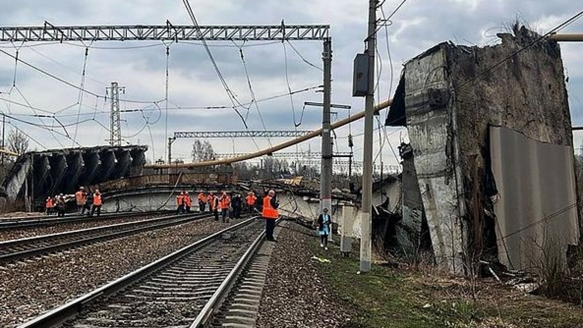 Мост рухна в Русия и затвори важен транспортен коридор към Беларус ВИДЕО 