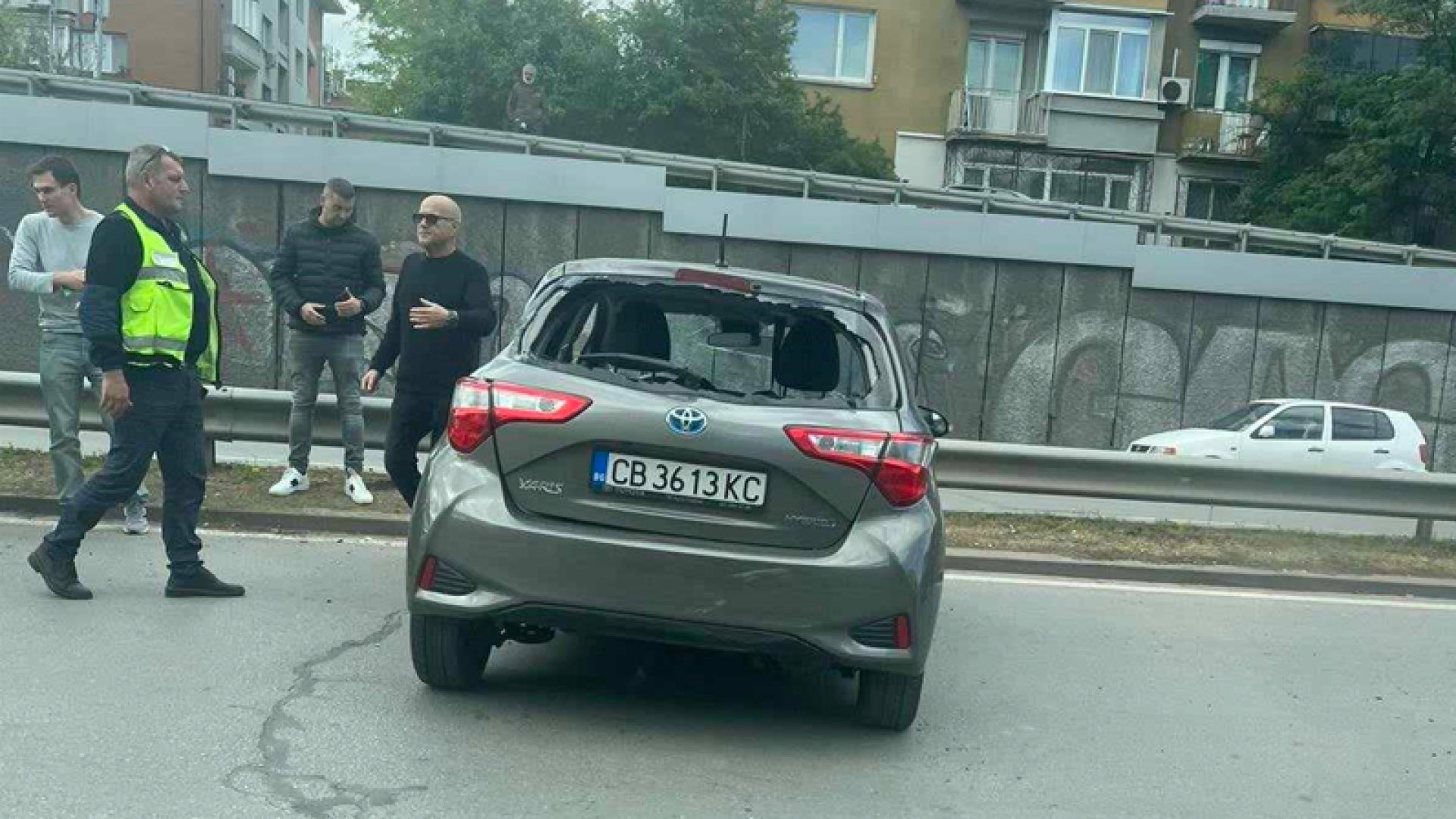 Първо в БЛИЦ: Меле край Румънското посолство в София, тапата е сериозна СНИМКИ