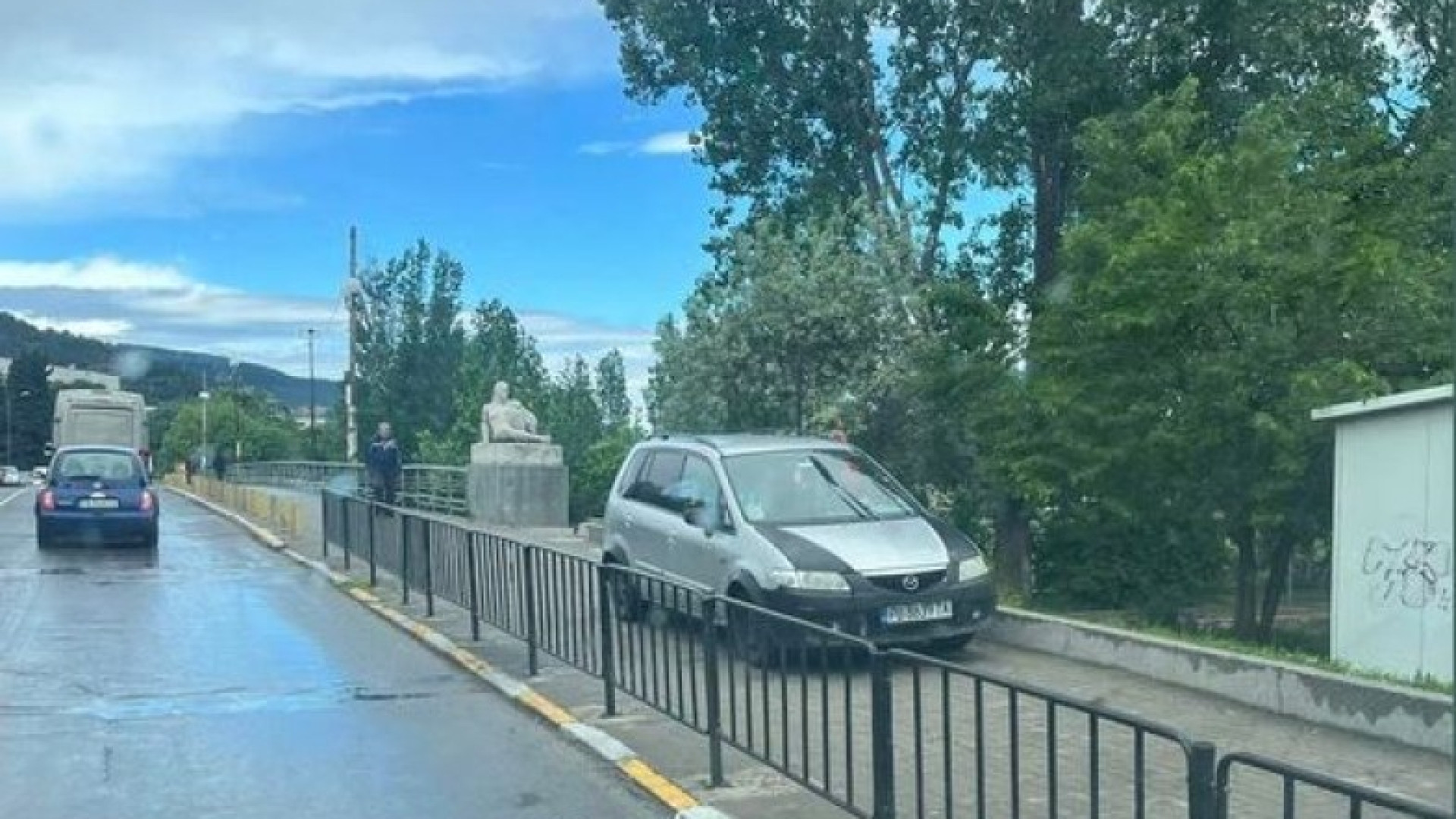 Феномен: Такова паркиране не сте виждали, асеновградчанин скри шапката на всички