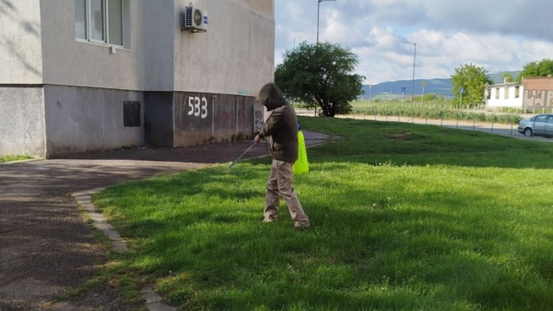 Столичанин взе нещата в свои ръце, започна сам да пръска СНИМКА