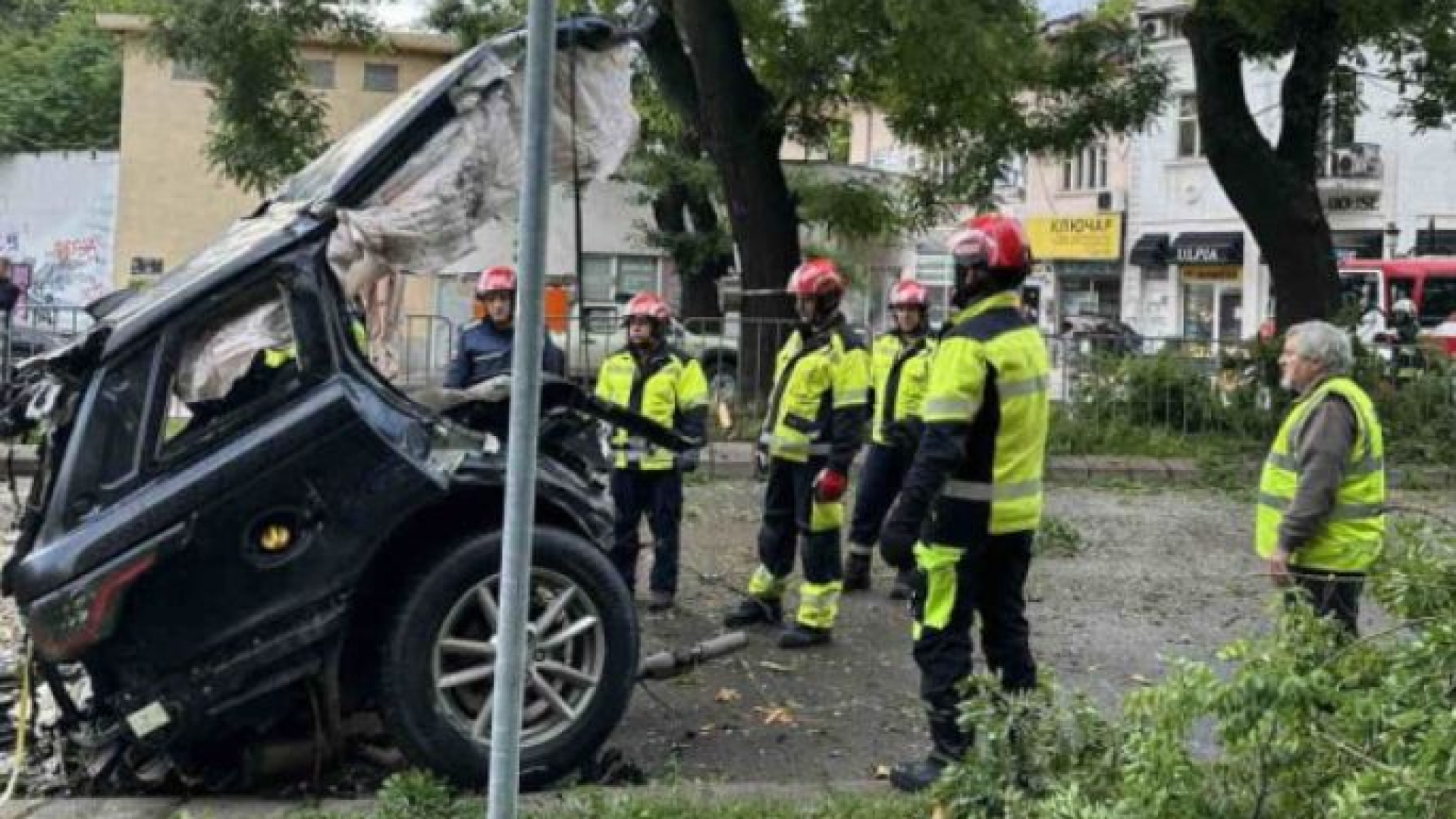 Мястото на касапницата с 2 трупа в Пловдив е било пълно със...