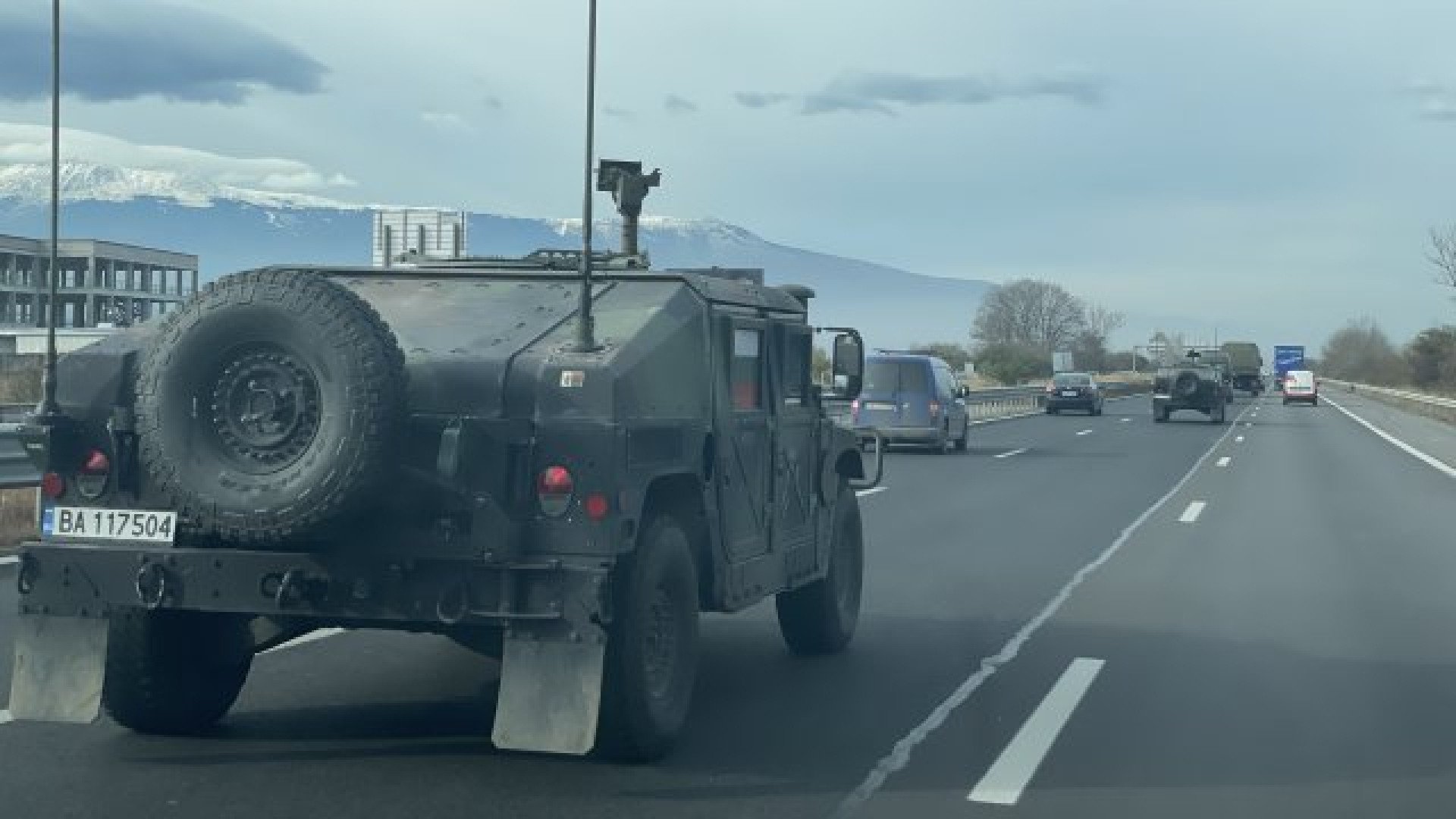 Военна техника тръгва из страната 