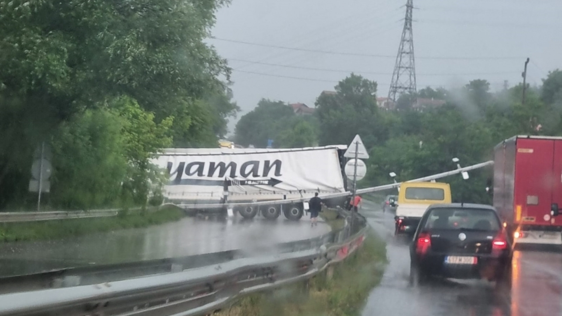 Тираджия направи голямо мазало на Е-79 СНИМКИ 