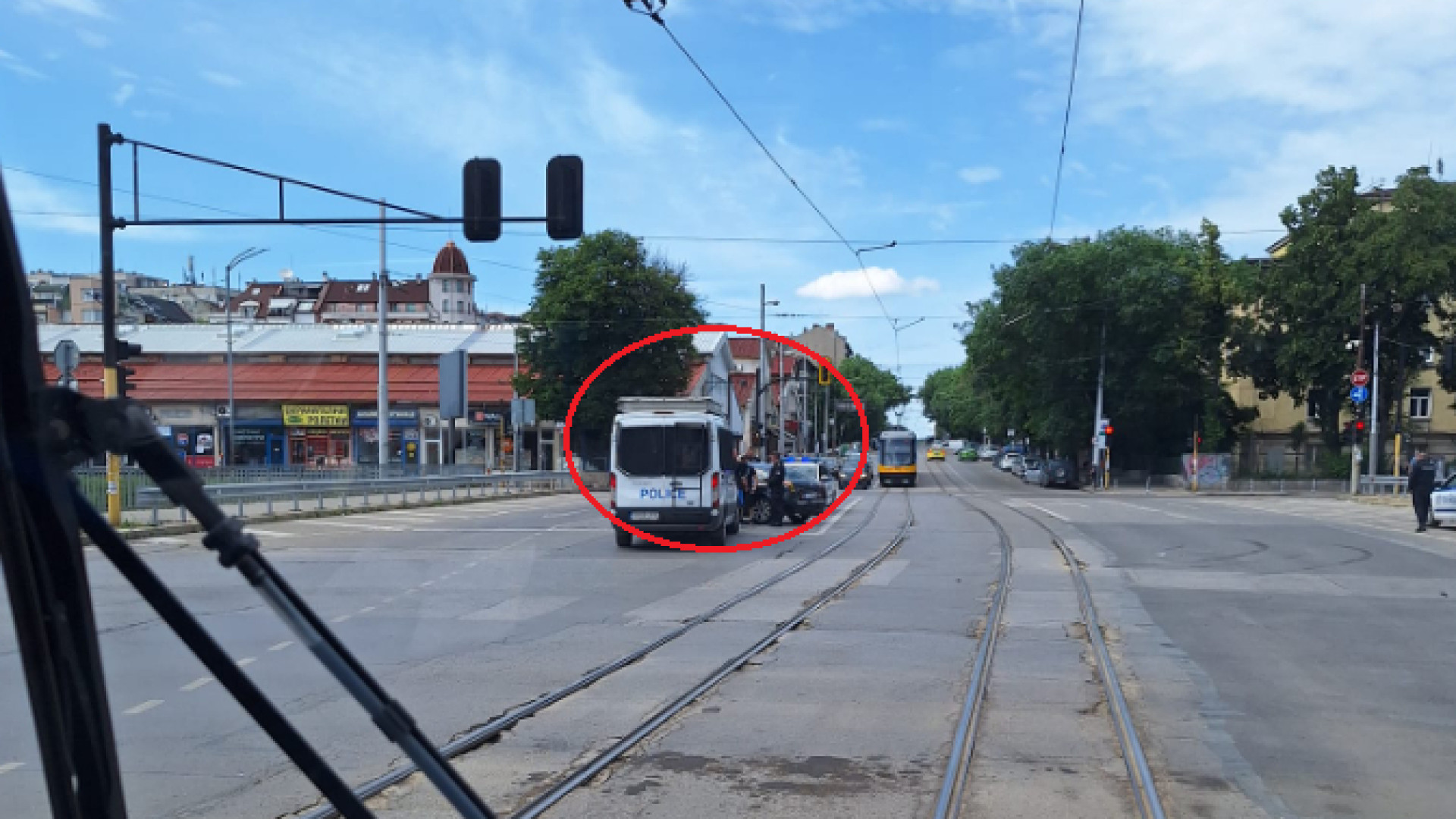 Извънредно! Неописуем ужас на ключово столично кръстовище, гъмжи от полиция СНИМКИ