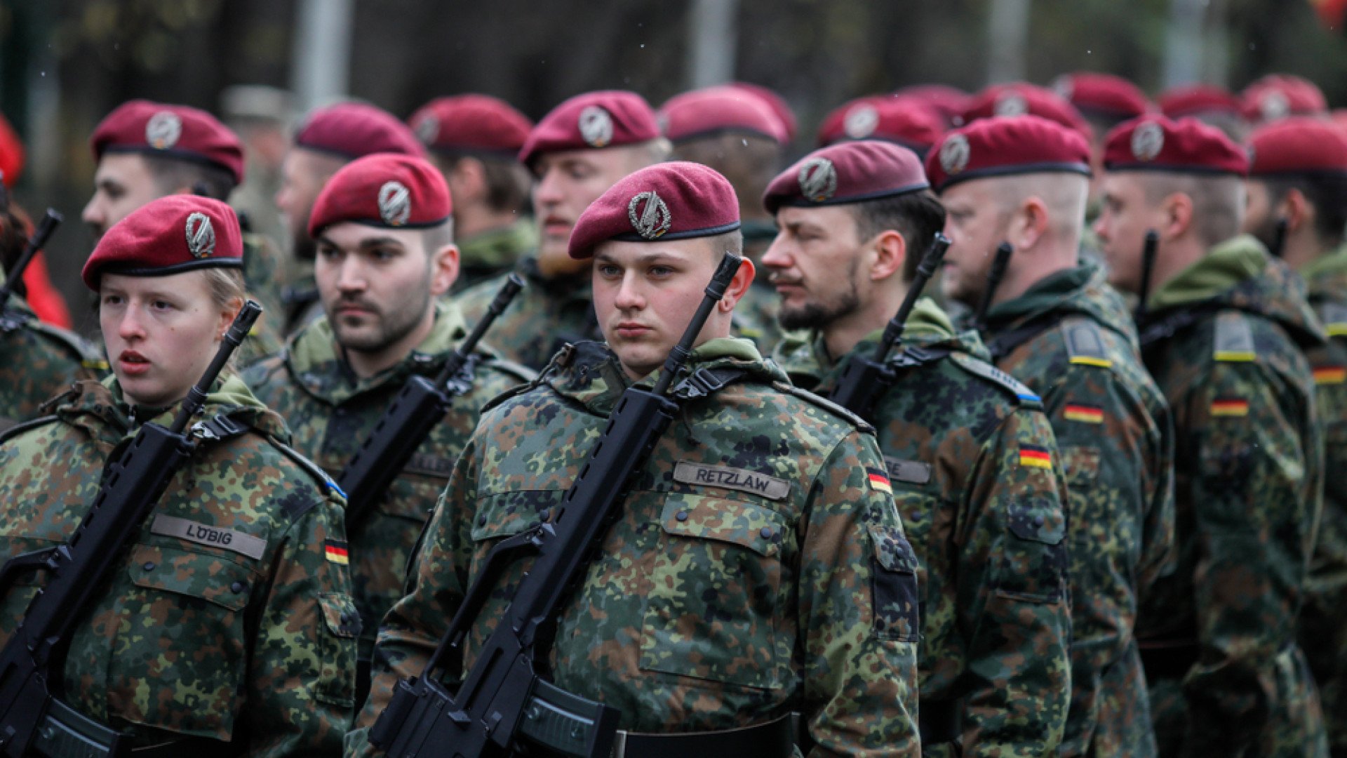 Стяга ли се Германия за война? Писториус иска армията да...