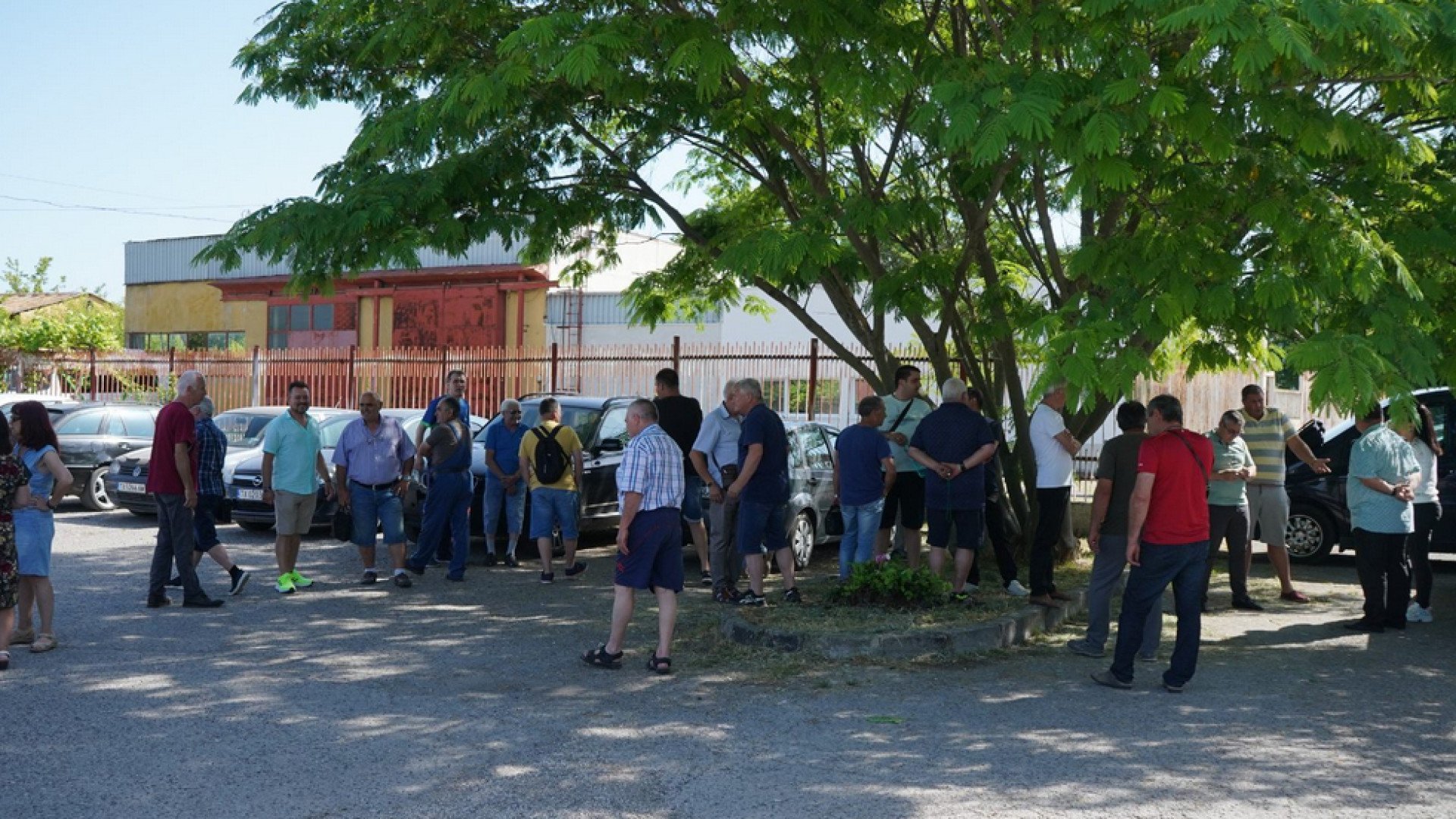 Голям наш град е в капан, градският транспорт спря