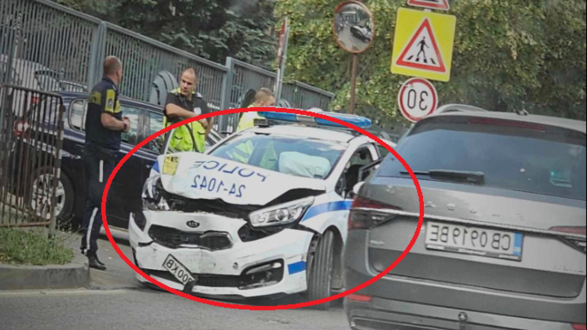 Извънредна ситуация с патрулка в София СНИМКИ