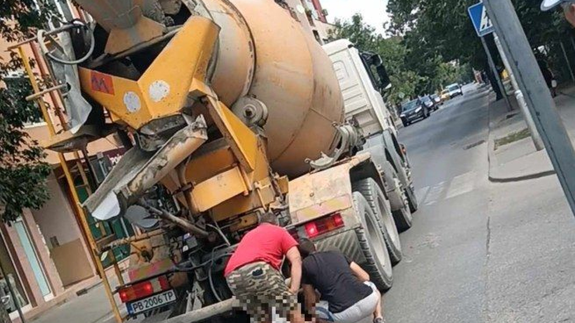 Шокираща версия за ужаса с бетоновоз в Пловдив! Пострадалият сам се е... СНИМКА