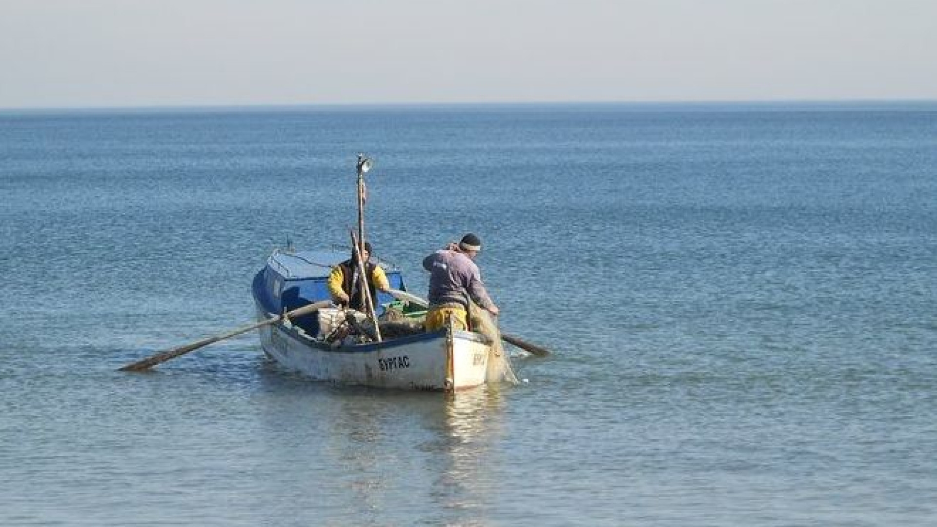 "Царят на морето" промени пътя си, рибарите се застраховат със...