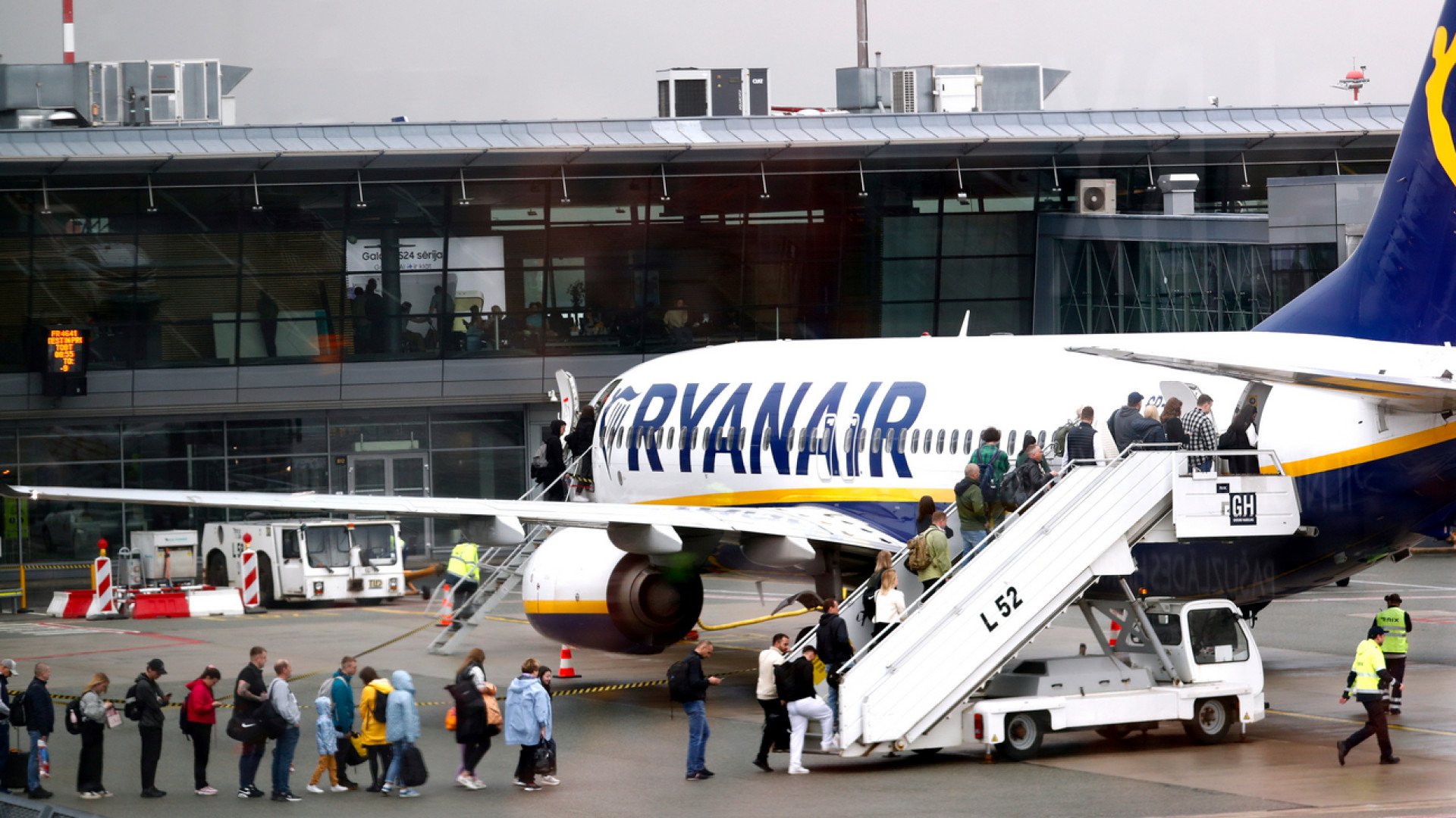 Ryanair тропна по масата, милиони туристи са заплашени от...