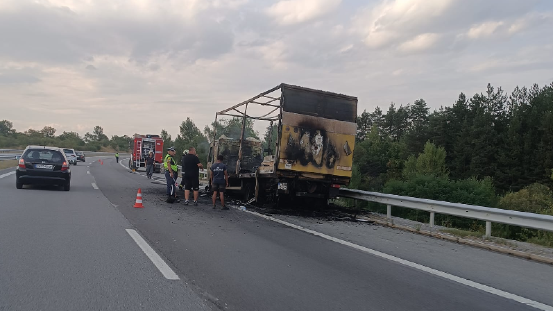 Огнен ад на "Струма", камион пламна като факла в движение СНИМКИ