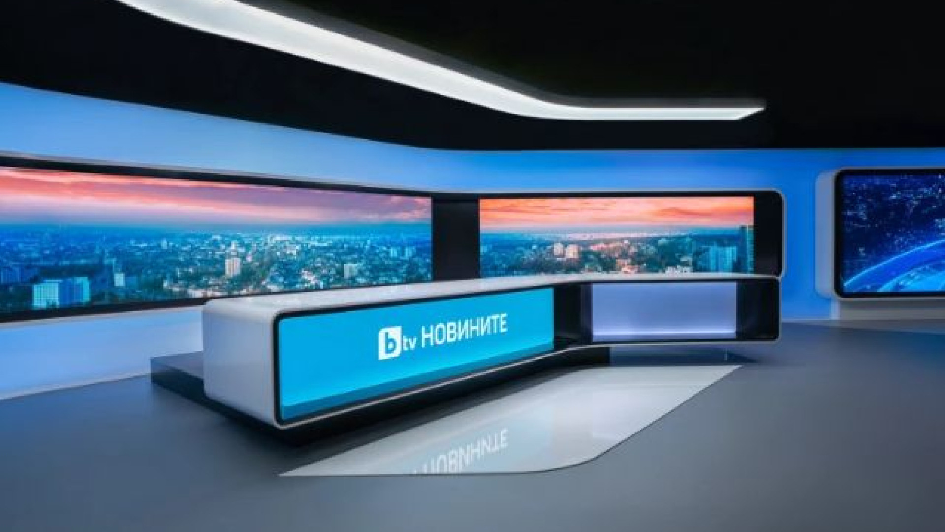 Млада и красива водеща на bTV аут от екран 