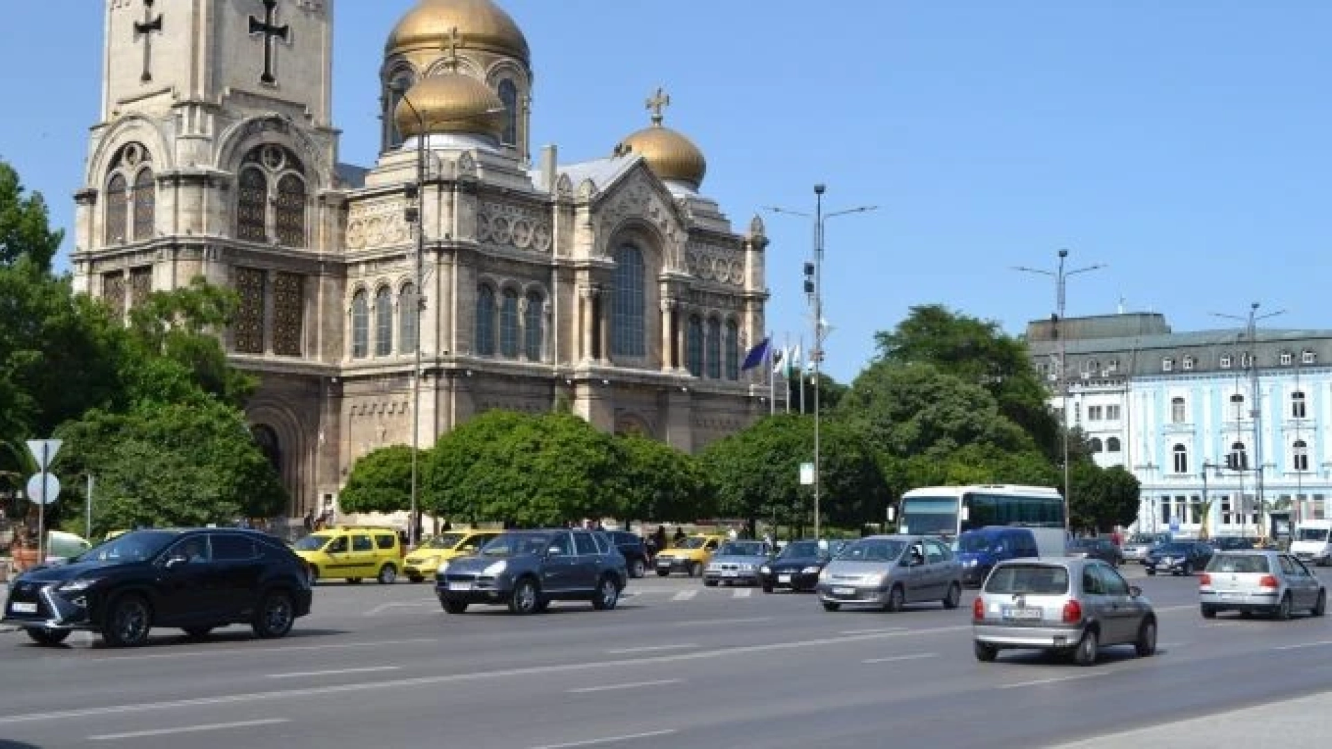 Бележка, оставена върху кола във Варна, спаси живот! СНИМКА