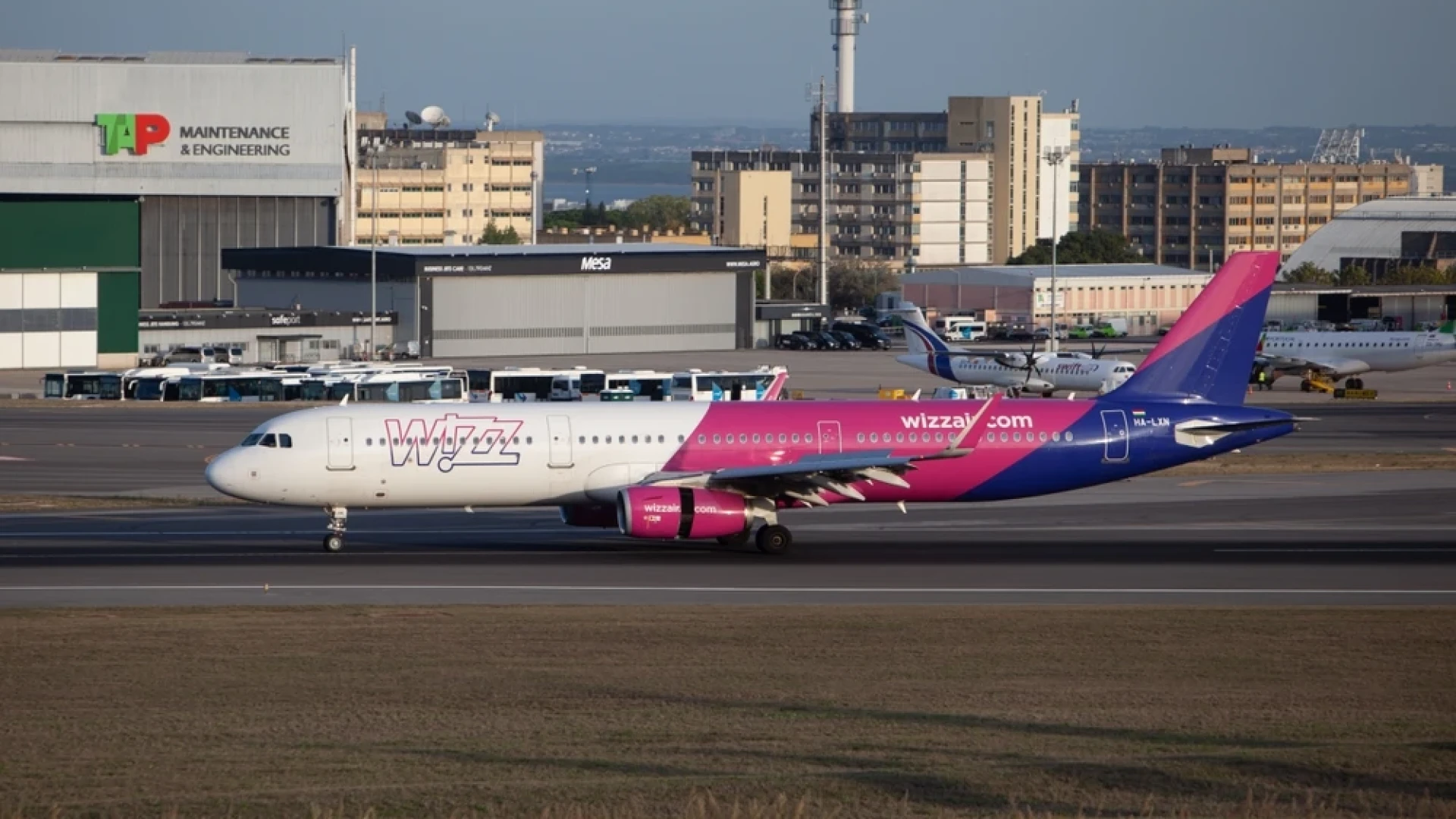 Wizz Air шокира българите, спира да лети до 2 любими места