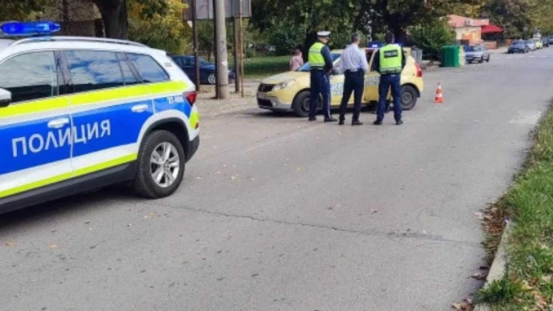 Озъбен от пиене бакшиш спря на пешеходна и шокира полицаите