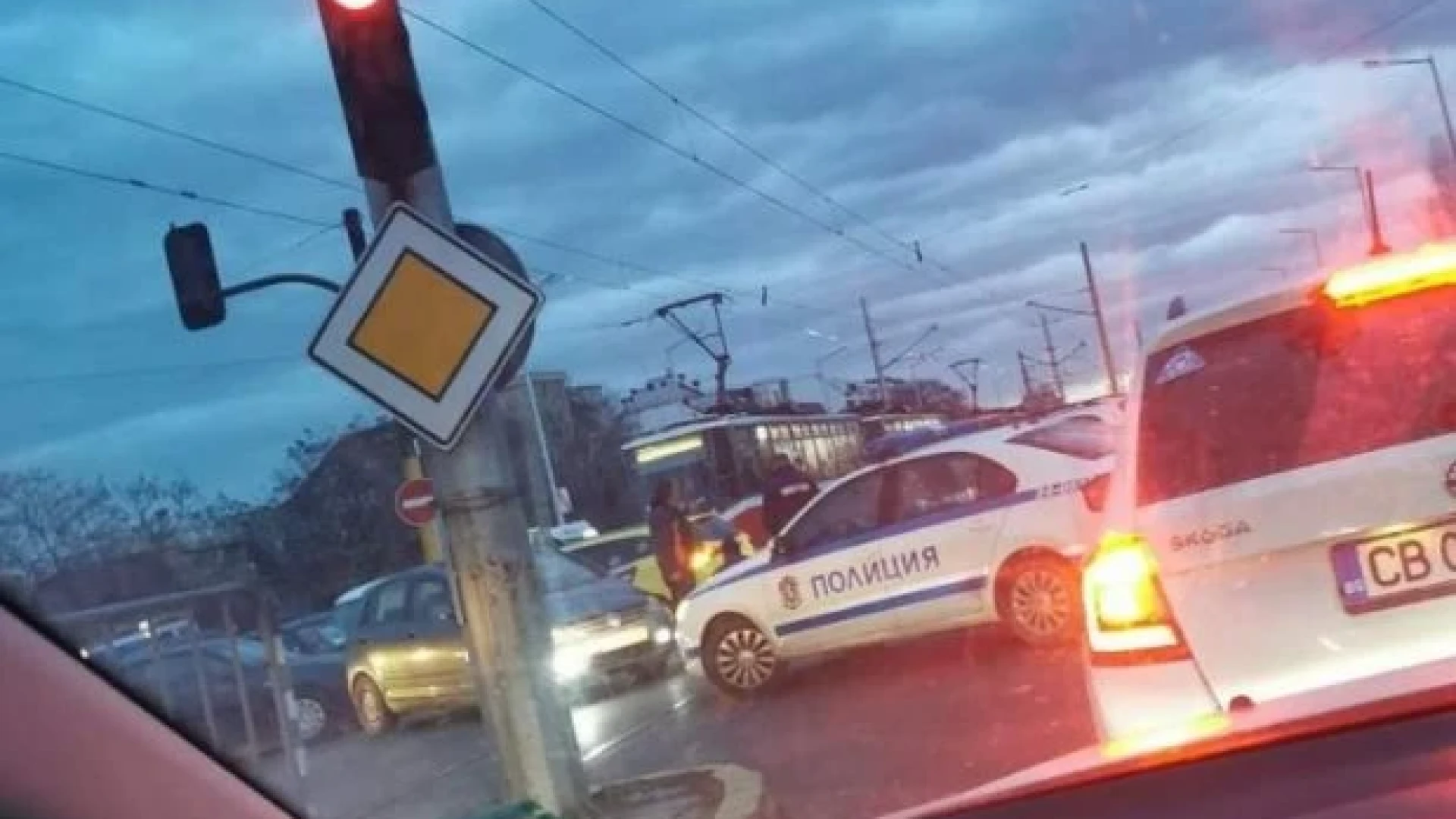 Само в БЛИЦ! Ключов столичен булевард под блокада в час пик, гъмжи от полиция 