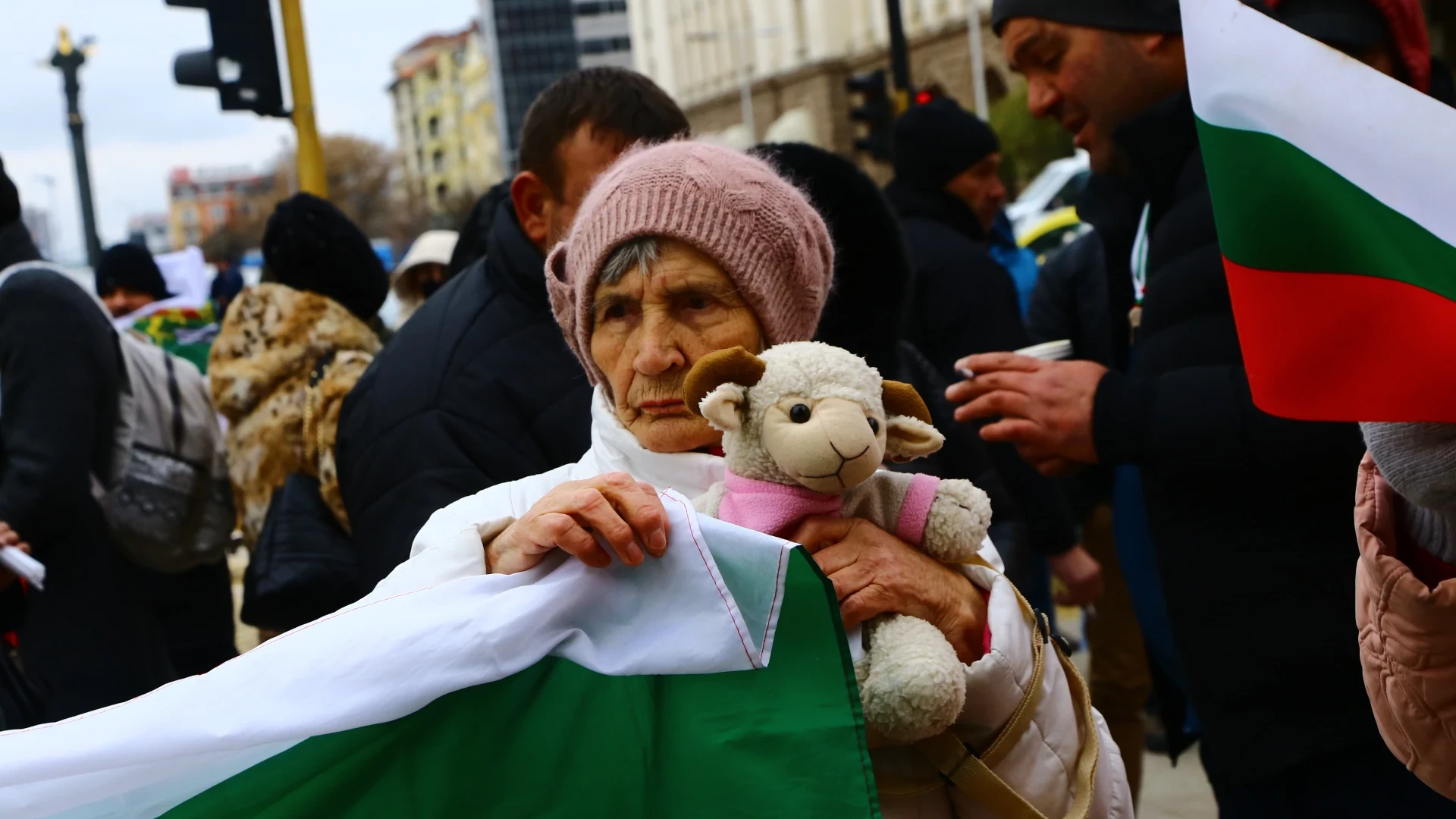 Жега на жълтите павета, пред МС ври и кипи СНИМКИ  