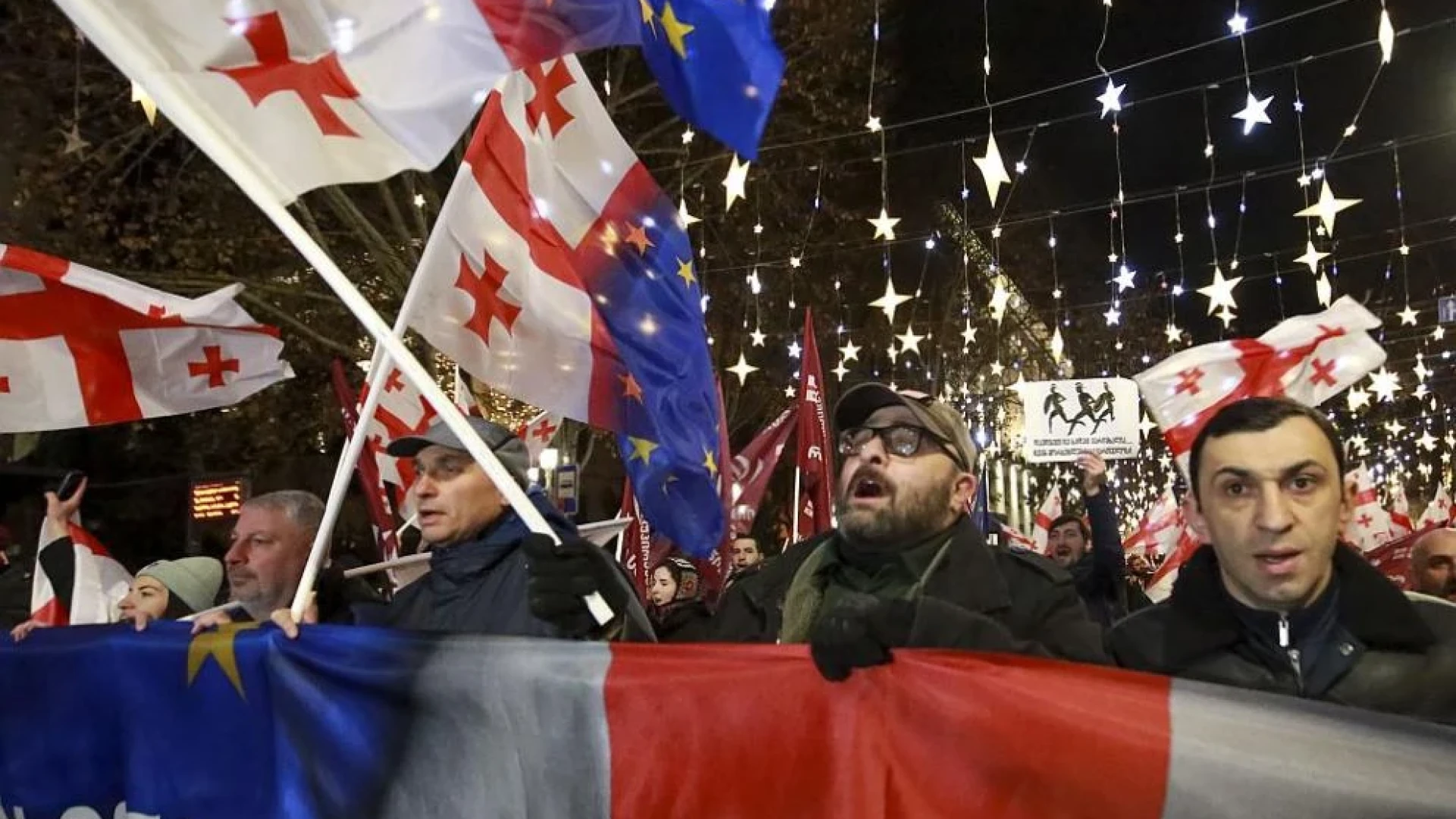 Хиляди протестираха в Грузия преди встъпването в длъжност на непризнатия от опозицията президент