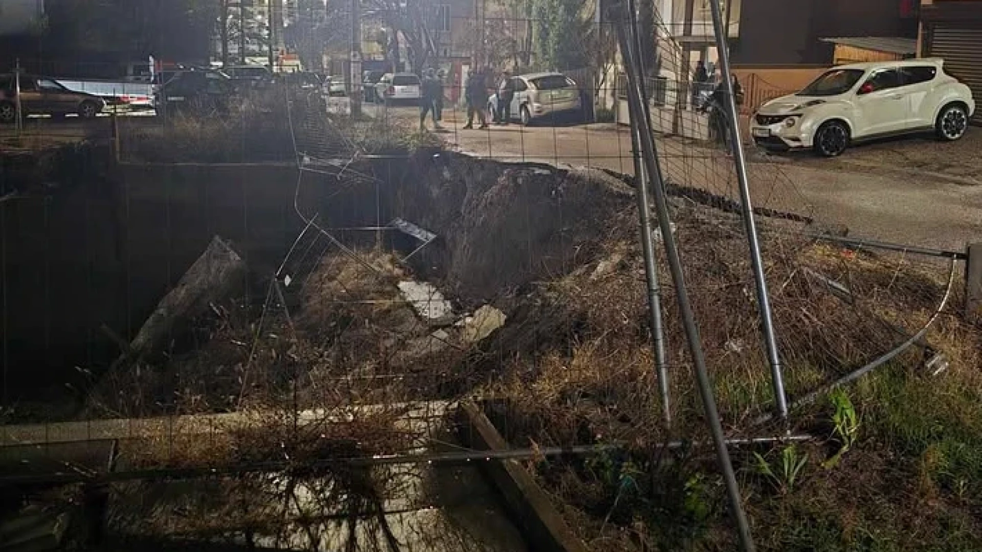 Това е блокът на ужасите в Хасково, живеещите вече се изнасят от страх ВИДЕО и СНИМКИ