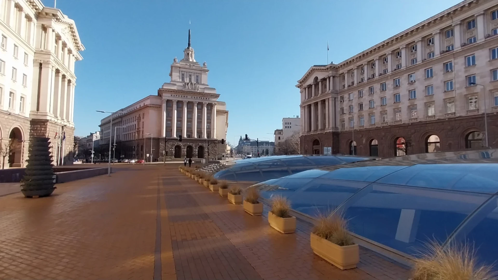 Вкараха кошница с яйца и ориз в парламента, причината засяга всички българи СНИМКИ