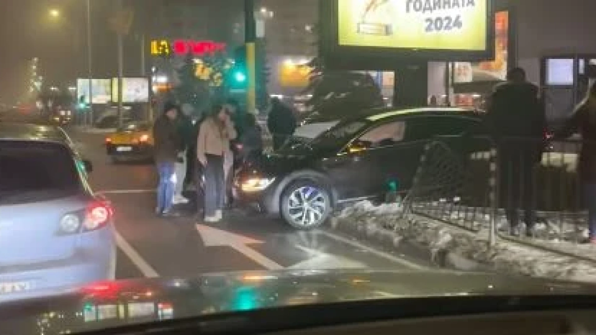 Зрелищна катастрофа на бул. "България" в София СНИМКА
