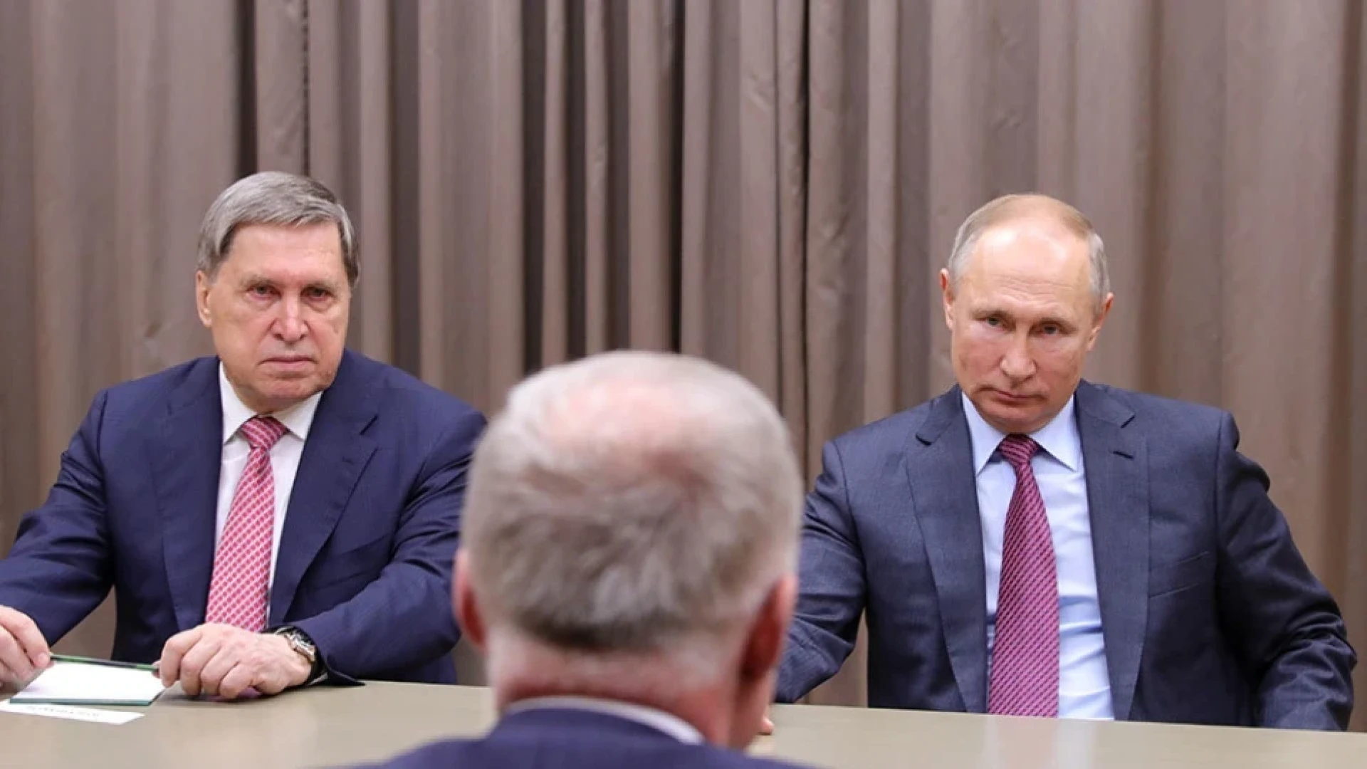 Bloomberg с голяма бомба за Путин! След разговора с Тръмп събира тежката артилерия за...