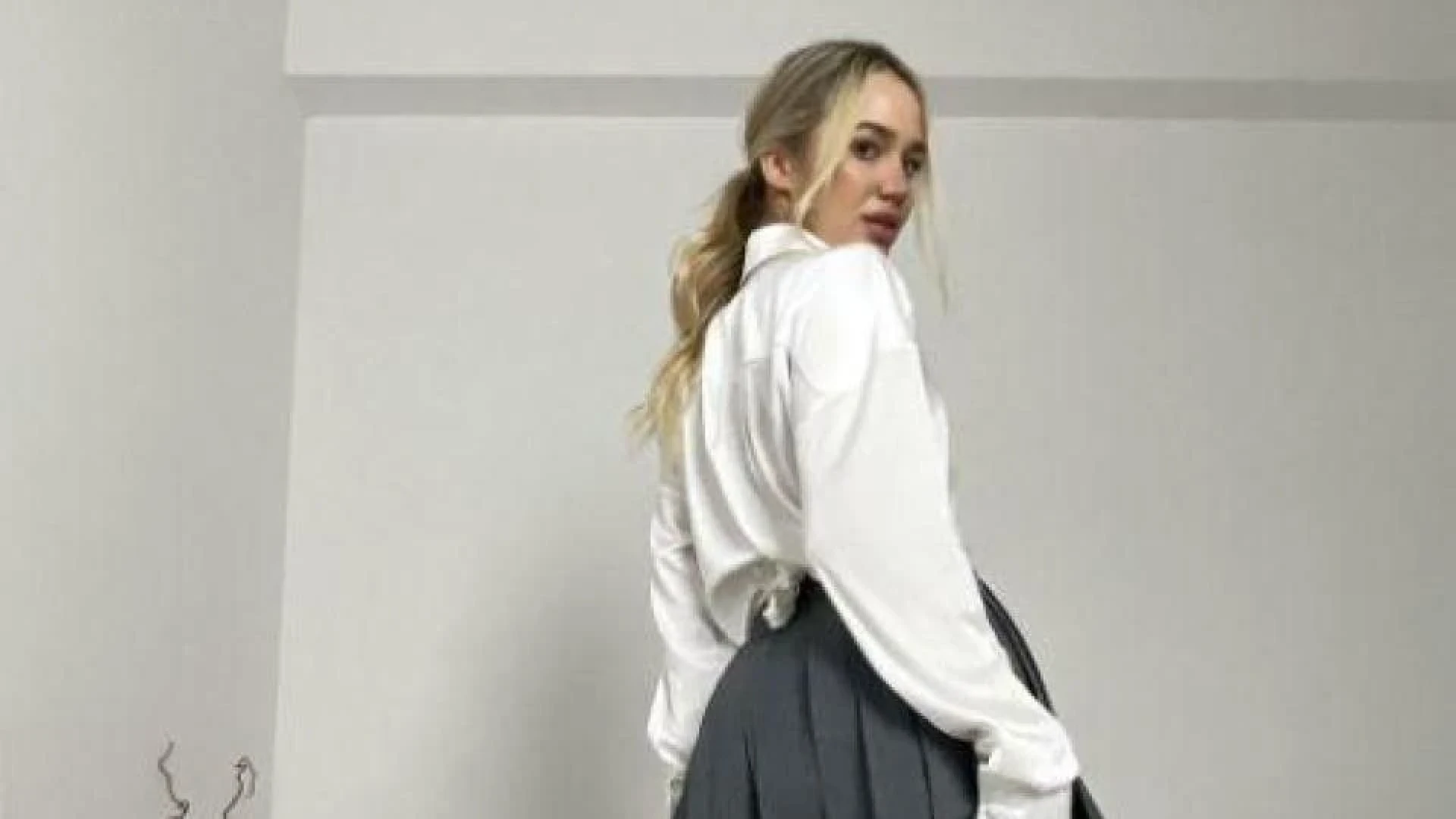 Ученичка заживя в дома на учителката си и започна афера с мъжа й, последвалото е скандално