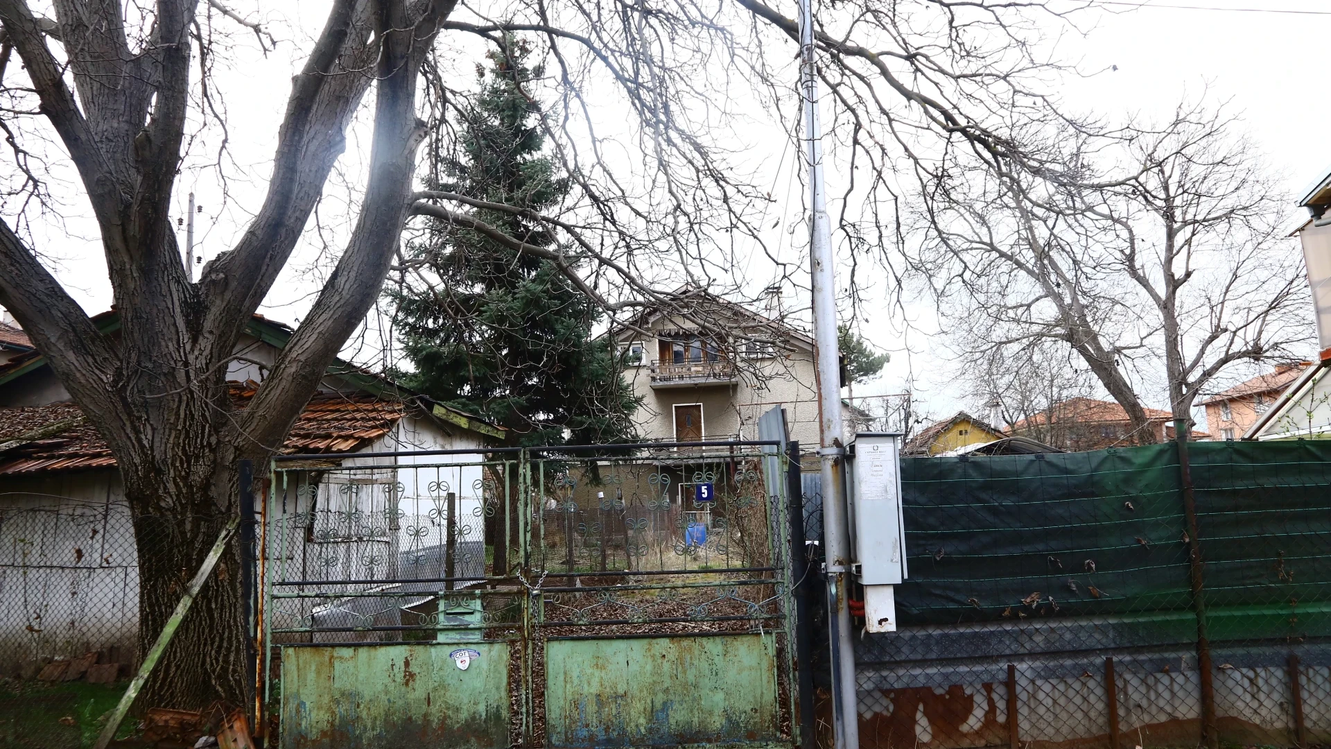 Само в БЛИЦ! Смъртно проклятие тегне над Къщата на ужасите с 6 трупа в Нови Искър, вече има нов... СНИМКИ
