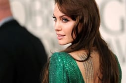 Разкриха я: Ето тайната на Анджелина Джоли за плосък корем
