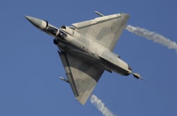 Le Monde с кошмарна новина за френските Mirage 2000-5