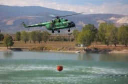  Депутатите задължиха правителството да купи хеликоптери и самолети срещу пожари