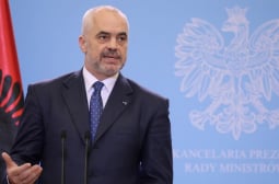 Албанският премиер нападна България с отвратителни думи за секс и Александър Македонски 