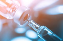 Голяма прогрес в битката срещу смъртоносна болест, разработени са цели две ваксини