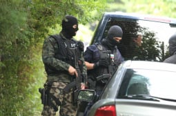 Спецакция: Откриха опасен боен арсенал из цяла България, има задържани