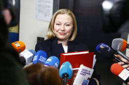 Надежда Йорданова каза задават ли се избори заради ротацията