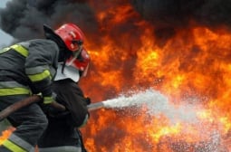 Извънредно от Бургас! Пламна сградата на Агенцията по геодезия, спешно евакуират служителите