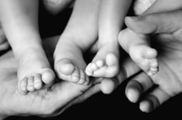 Лъснаха подробности за българките, продали 17 бебета в Гърция ВИДЕО
