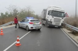Ад край Бойчиновци: Два камиона се сблъскаха челно, единият шофьор е...